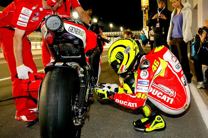 valentino rossi ducati 2011 qatar. _qatar_2011.jpg)